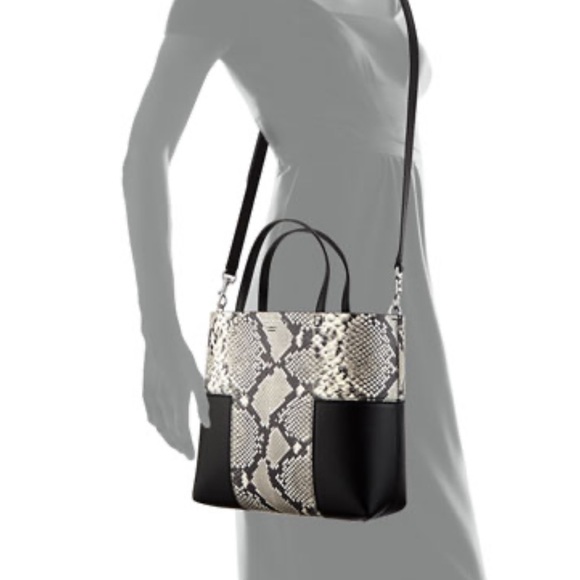 ❤️👜TORY BURCH❤️👜 Block-T Embossed Mini Tote - Picture 2 of 14